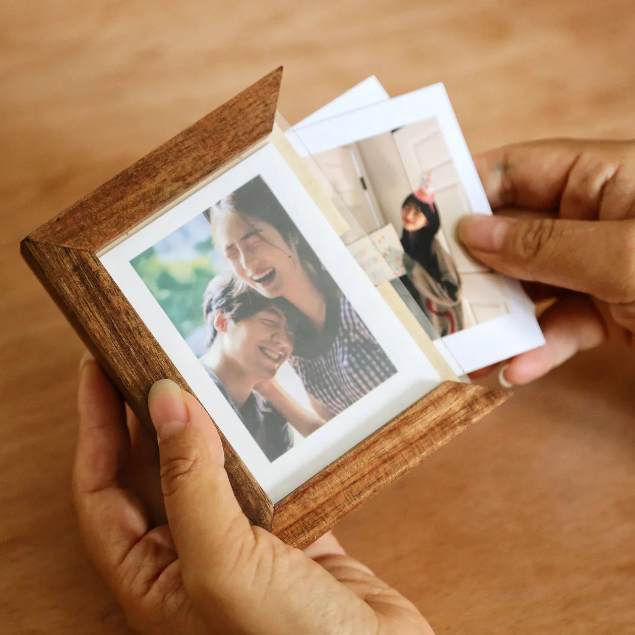 Photo Frame Magnet, Self-Adhesive Refrigerator Magnet Frame for Instant Photos Storage