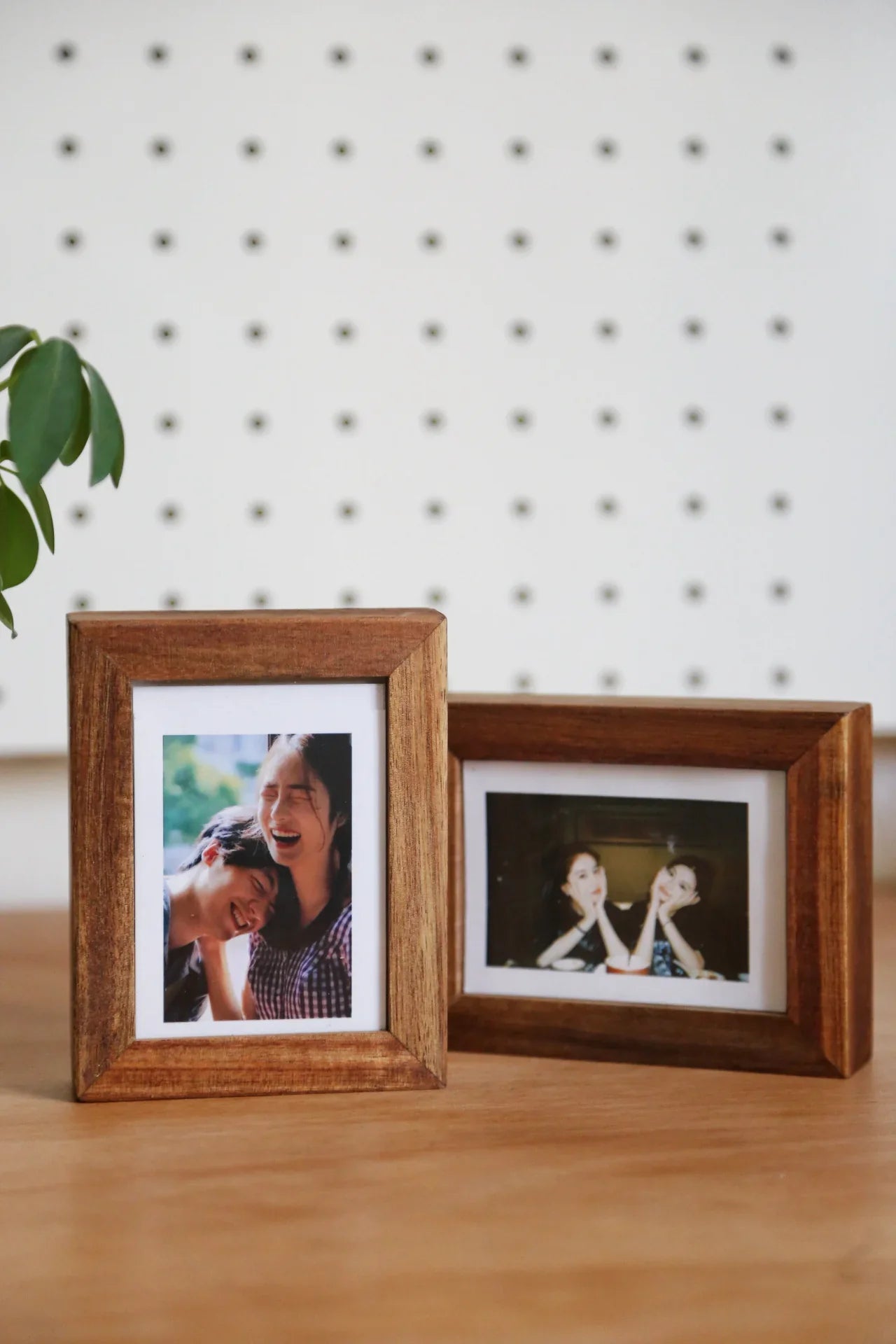 Photo Frame Magnet, Self-Adhesive Refrigerator Magnet Frame for Instant Photos Storage